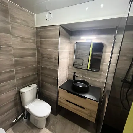 Neves - 4 Personnes Dans Quartier Anime De La Station Mae-7678 Apartman