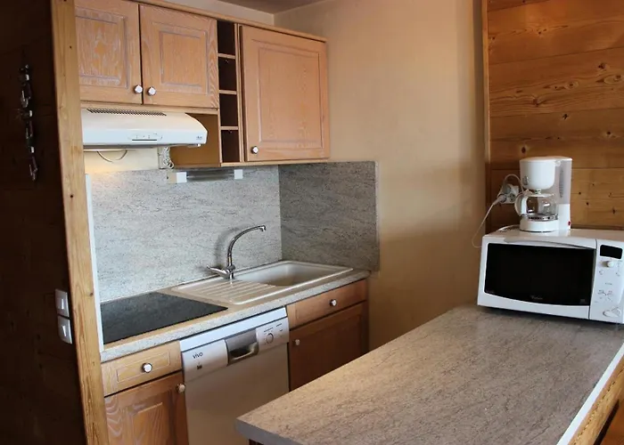 Neves - 4 Personnes Dans Quartier Anime De La Station Mae-7678 شقة