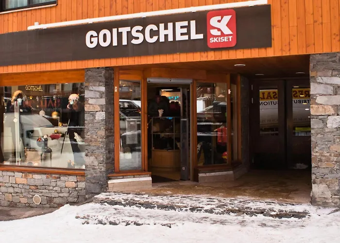 Neves - 4 Personnes Dans Quartier Anime De La Station Mae-7678